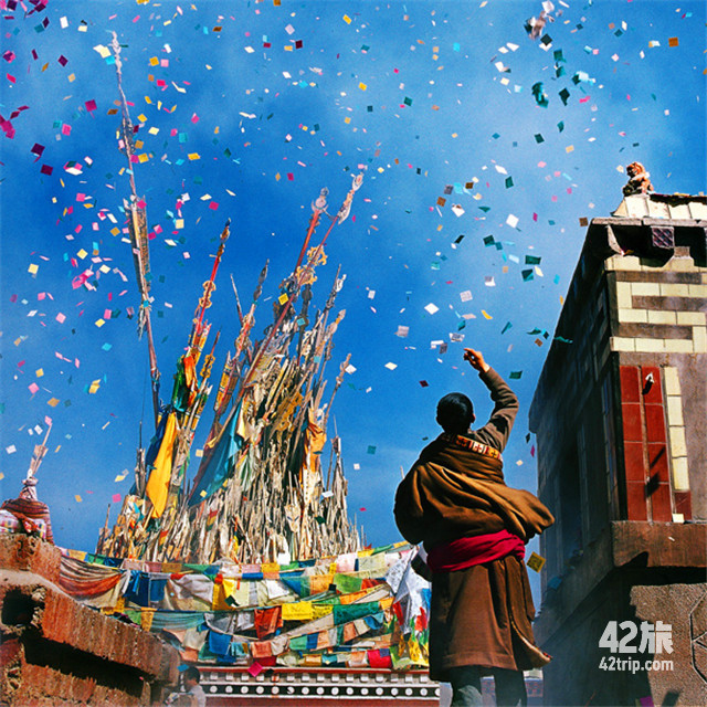 是谁轻轻摇曳经幡